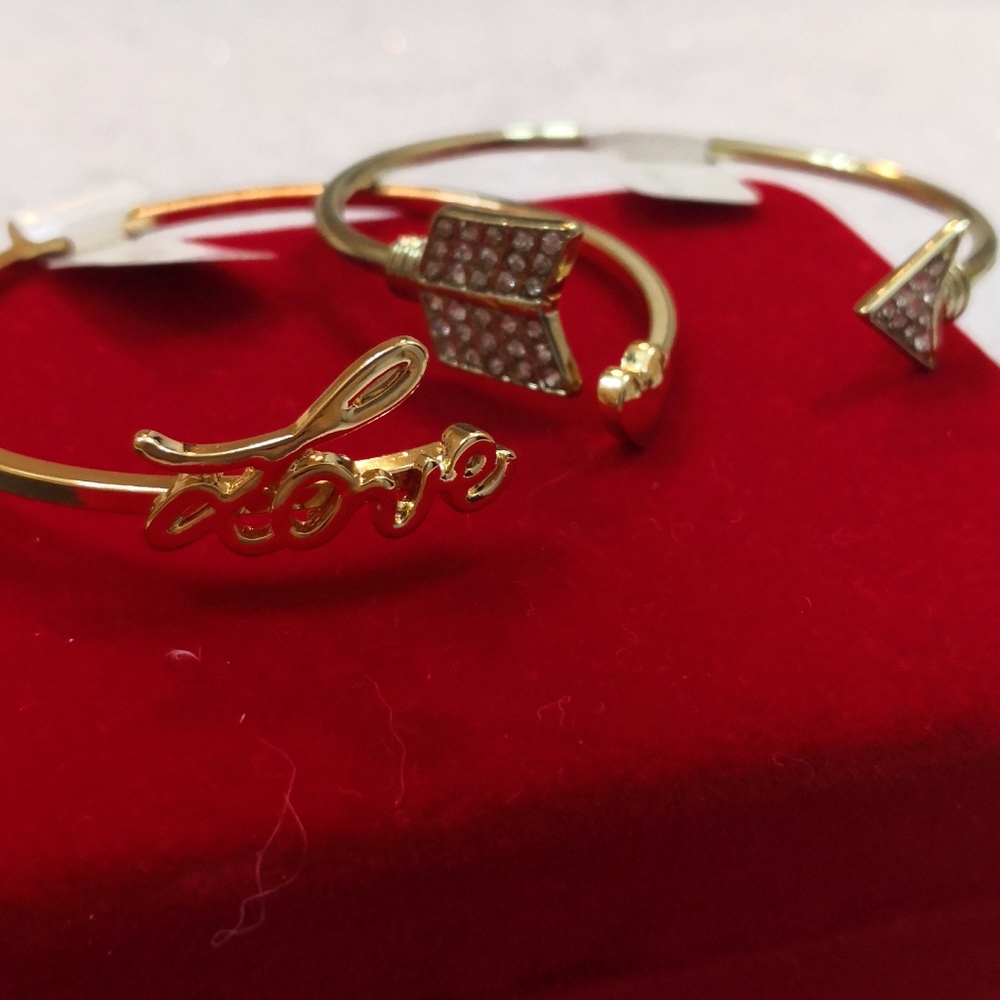 BNWT Set of TWO bangles